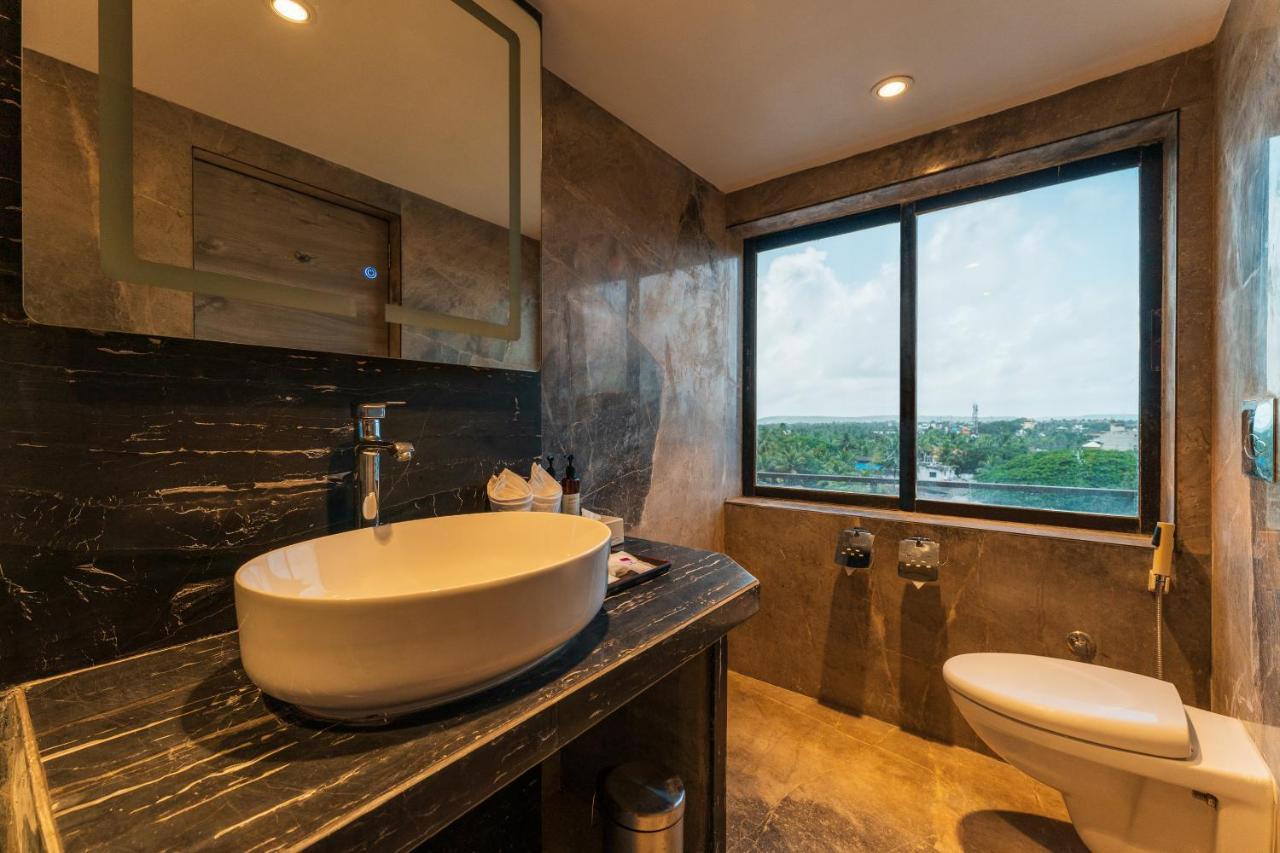 Regenta Central Imperial Candolim Goa Exterior foto
